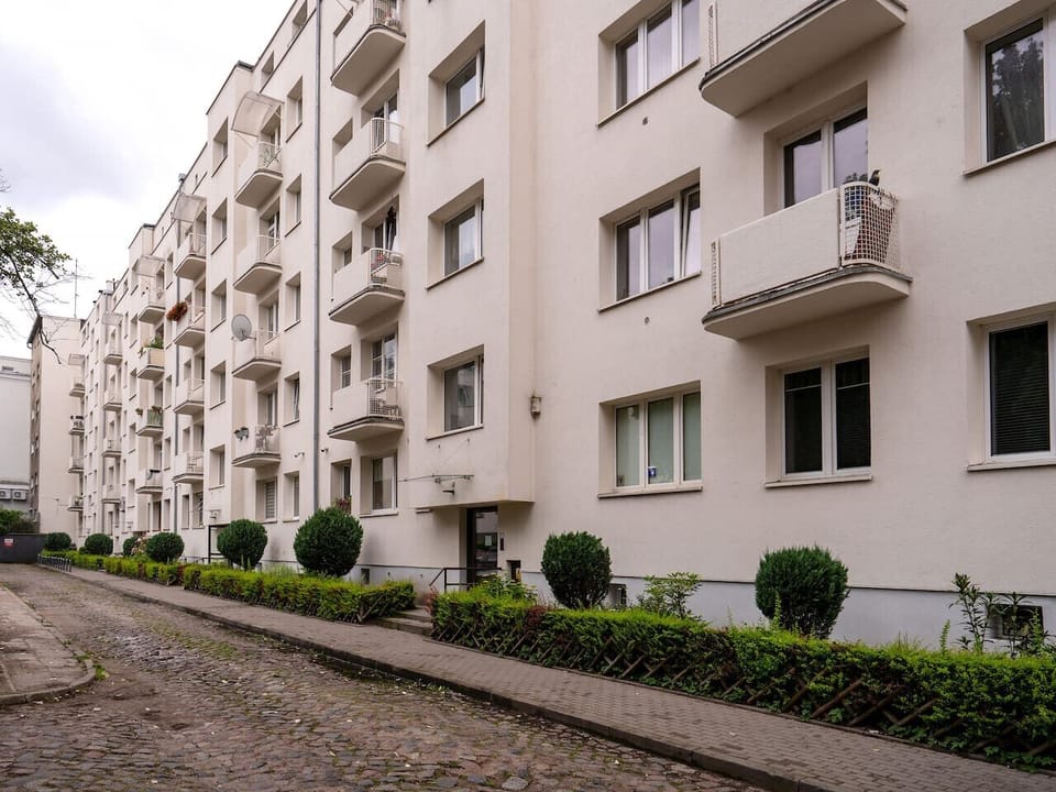 Building | book now with Rentujemy.com