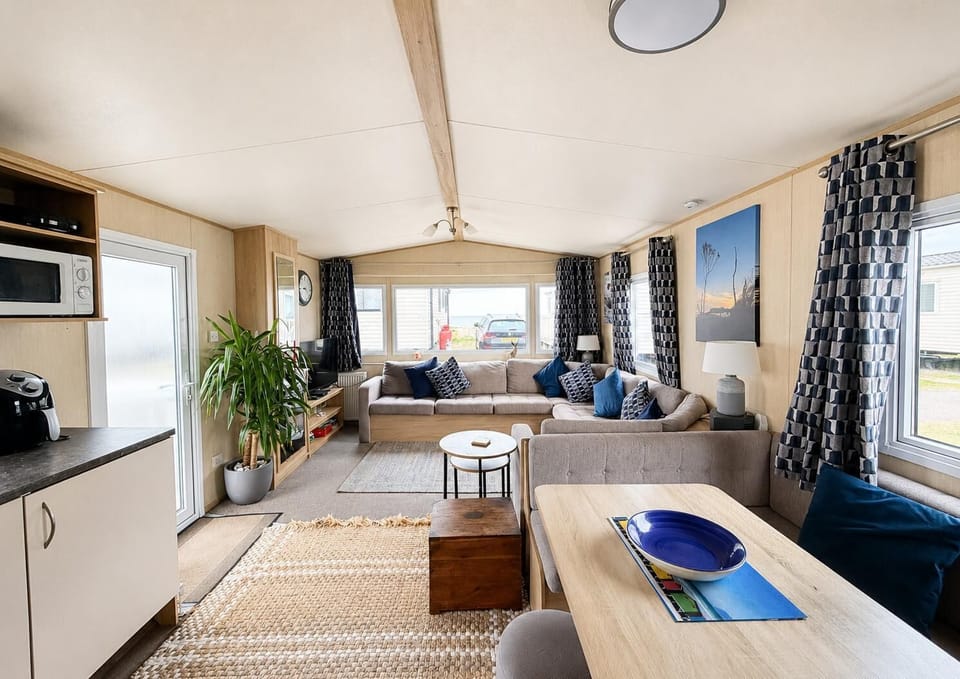 This bright a modern kitchen/diner is ideal for cooking up family favourites whilst the family enjoy games at the table