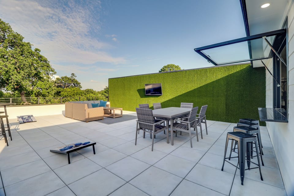 Arlington Vacation Rental | 5BR | 3.5BA | 1 Step Required | 2,932 Sq Ft