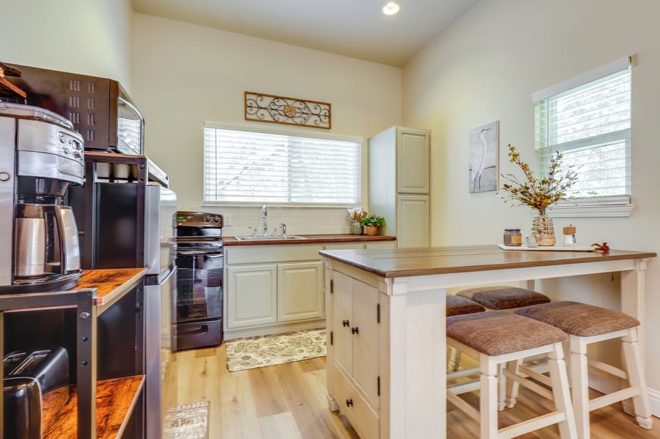 Kitchen | Stove/Oven | Drip Coffee Pot | Toaster