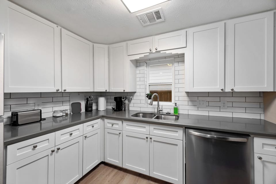 Full kitchen with dishwasher, in-sink disposal, microwave, vent fan, 4-top stove