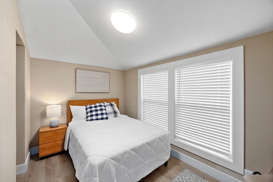 Full (double) bed and closet