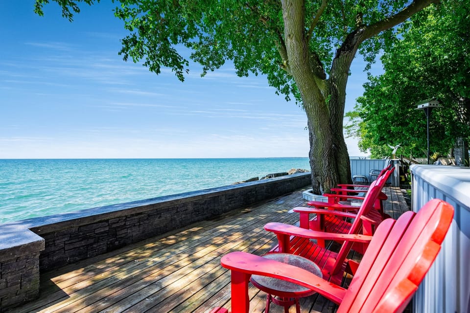 Relax together with endless lake views.