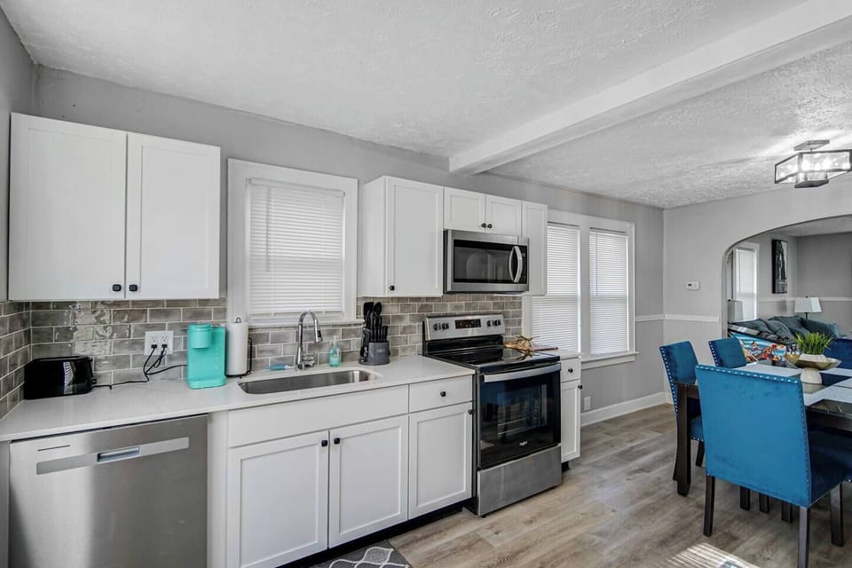 Your culinary adventure starts in this sparkling space!