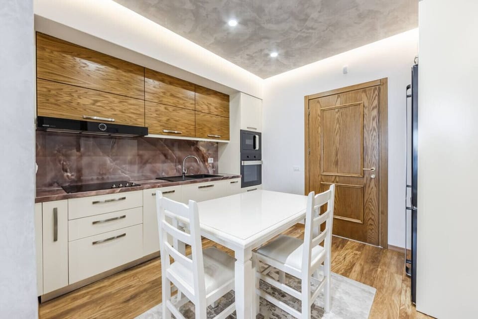 Fully-equipped kitchen and dining area