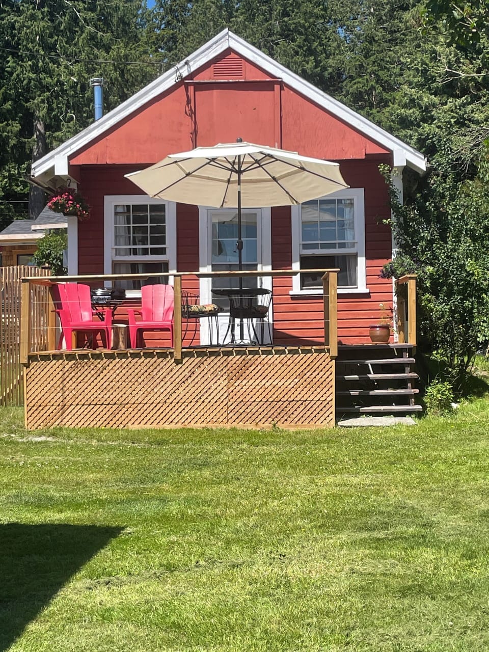Cabin deck and entrance