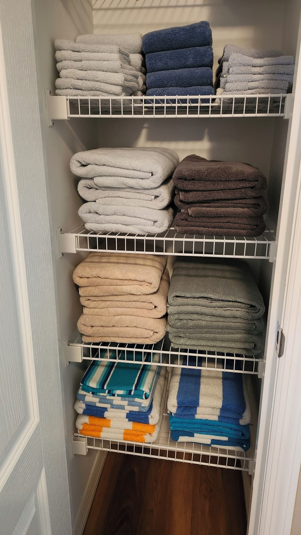 Plenty of towels, washcloths and beach towels provided for everyone in the house