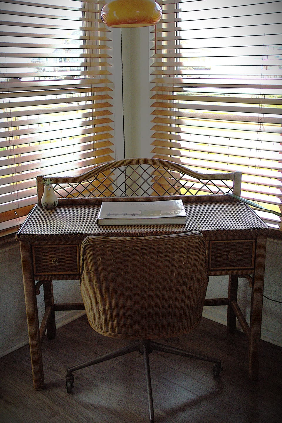 Kitchen desk and high-speed WiFi for working at home with beach views!