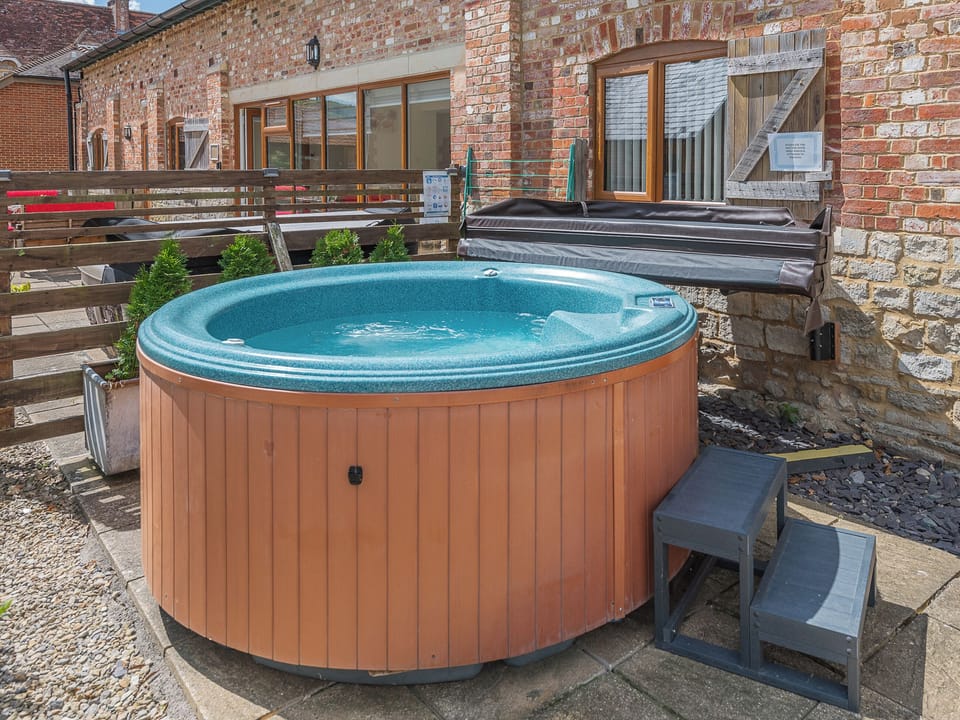 Hot tub | Victoria Albert - The Victorian Barn, Woolland, near Blandford Forum