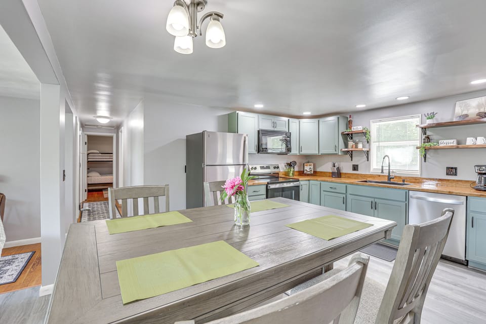 Dining Area | Dining Table | Dishware/Flatware