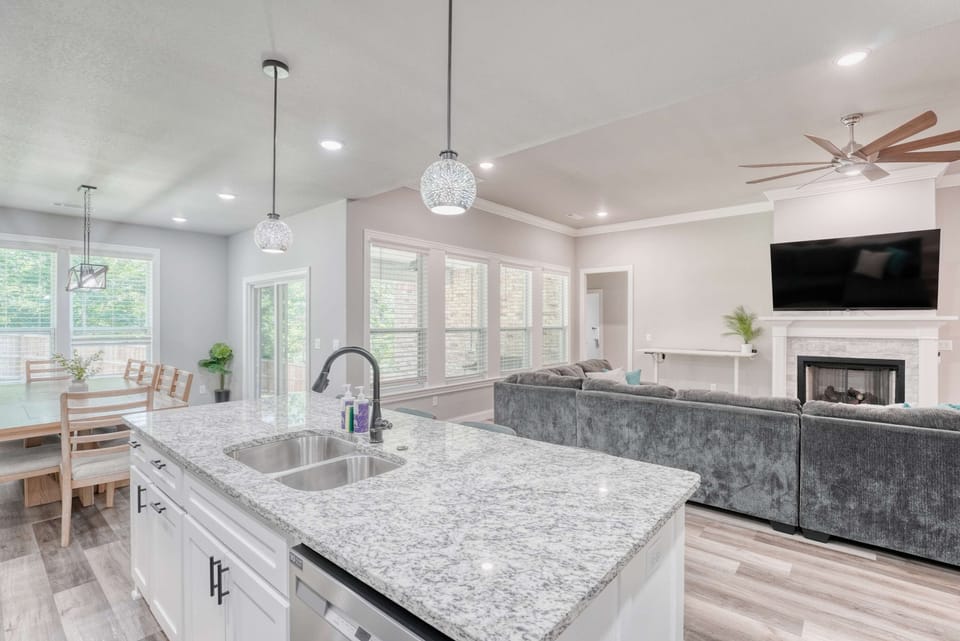 Clean lines and sophisticated style define this open-concept haven. A culinary masterpiece awaits.