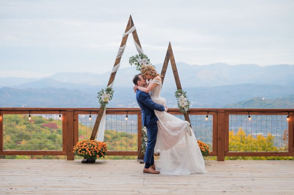 Grand Haven Wedding Couple, pc: @karenbolesphotography