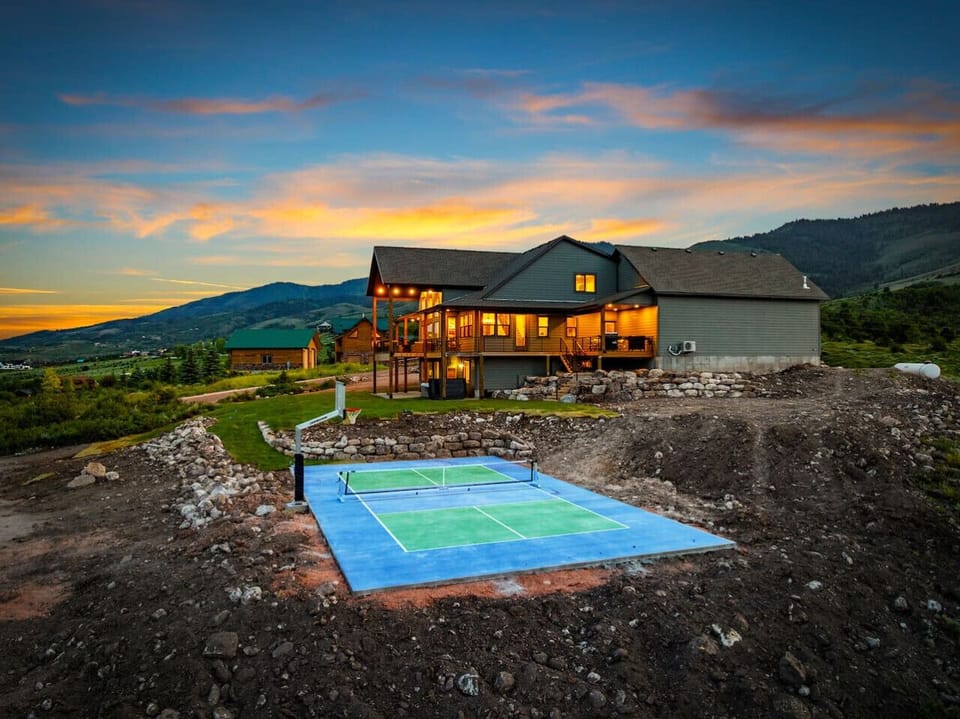 Exterior - Pickleball Court & Basketball Hoop