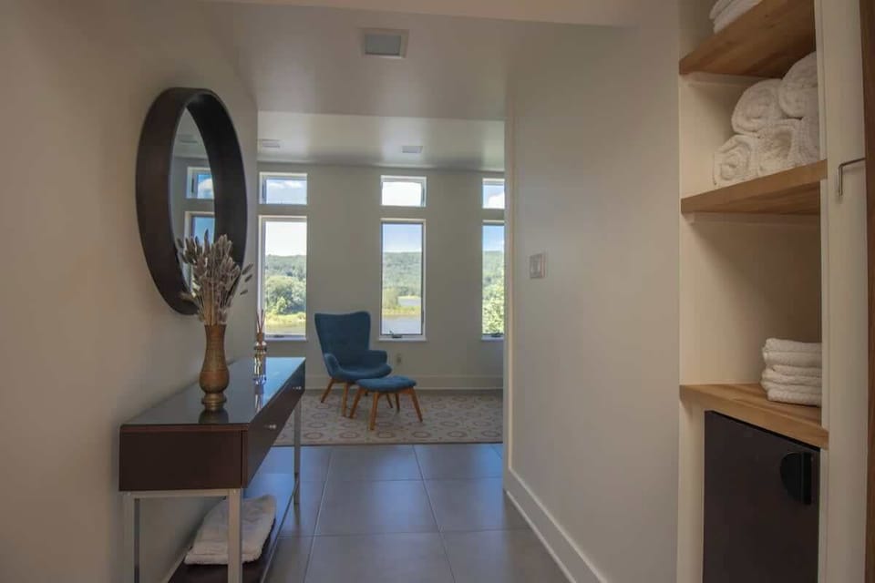 Bathroom 1 with river views and laundry room