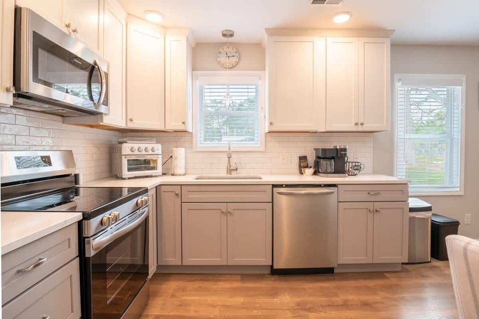 Clean and Modern Kitchen