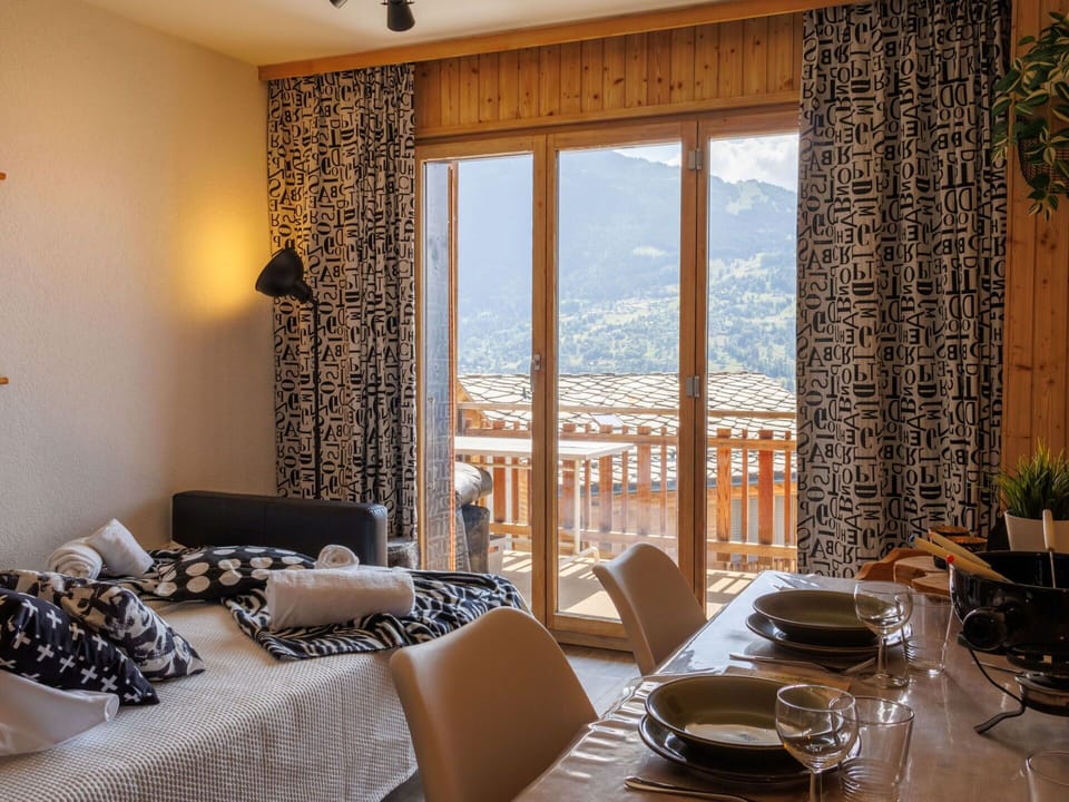 Interior Design, Furniture, Room, Curtain, Window Treatment, Apartment, Ceiling, Window Covering, Wood Stain, Linens