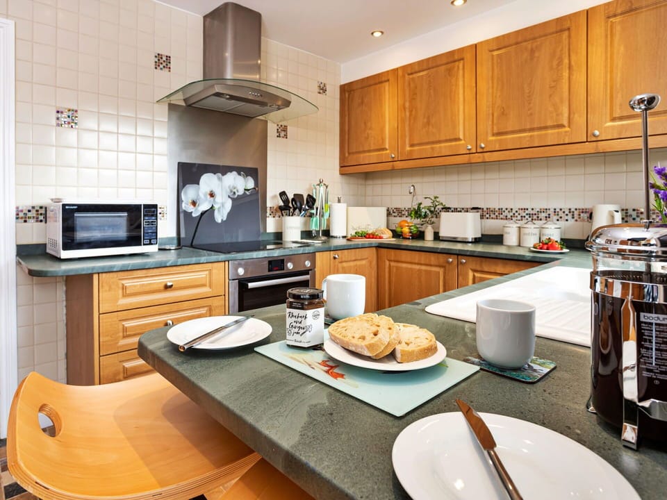 Kitchen, Kitchen Appliance, Countertop, Major Appliance, Furniture, Cabinetry, Interior Design, Flooring, Small Appliance, Kitchen Stove