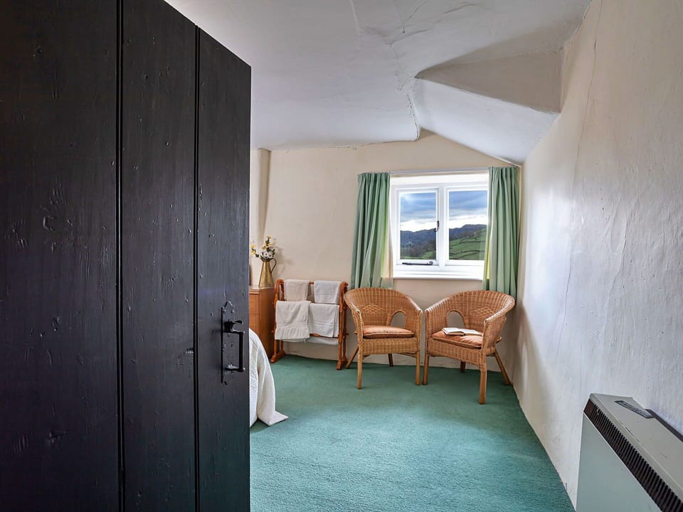 Wall, Furniture, Floor, Interior Design, Flooring, Ceiling, Room, Lighting, Bed, Bedroom