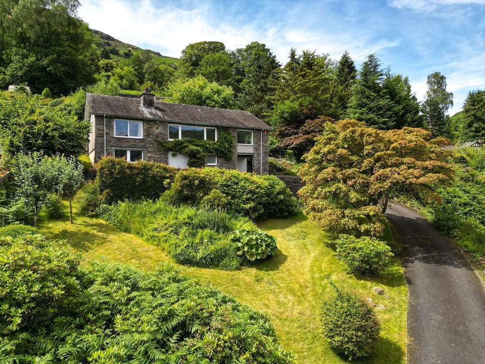 Grass, Vegetation, Shrub, Landscape, House, Plant Community, Cottage, Rural Area, Groundcover, Garden