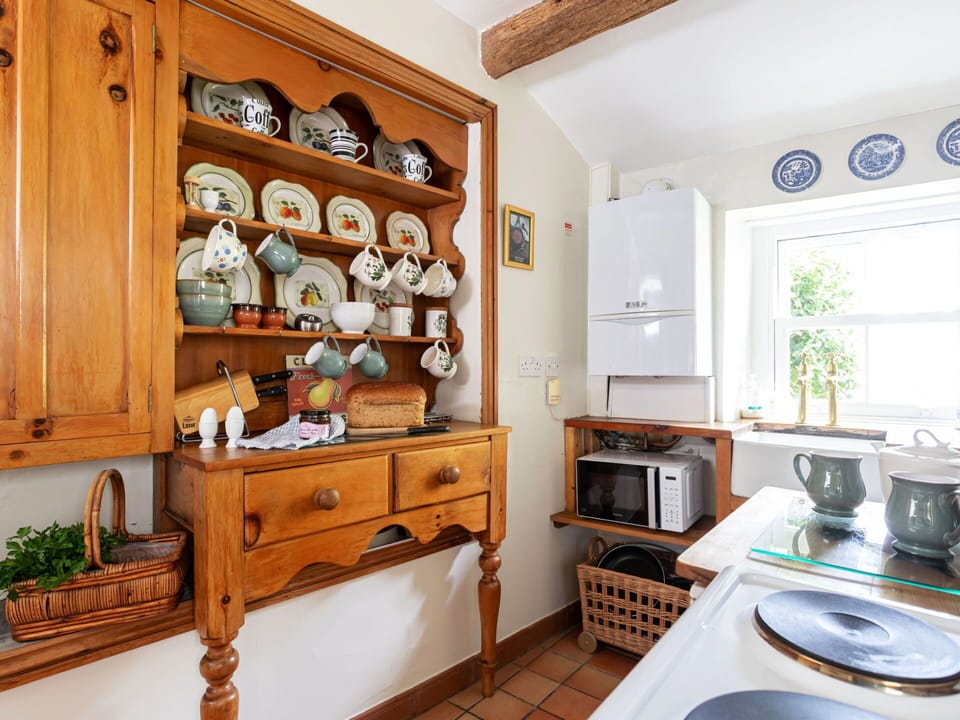 Shade, Mountain Range, Outdoor Structure, Eco Hotel, Deck, Outdoor Furniture, Garden, Chair, Landscaping, Hardwood