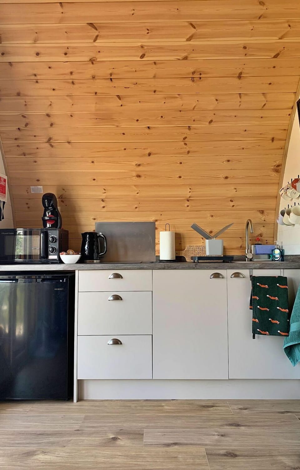 Shade, Mountain Range, Outdoor Structure, Eco Hotel, Deck, Outdoor Furniture, Garden, Chair, Landscaping, Hardwood