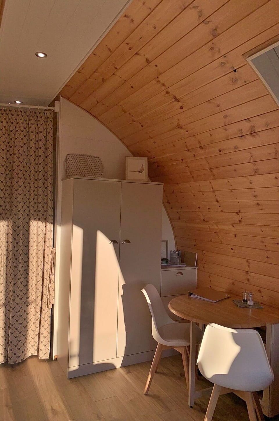 Shade, Mountain Range, Outdoor Structure, Eco Hotel, Deck, Outdoor Furniture, Garden, Chair, Landscaping, Hardwood