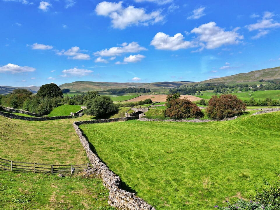 Shade, Mountain Range, Outdoor Structure, Eco Hotel, Deck, Outdoor Furniture, Garden, Chair, Landscaping, Hardwood