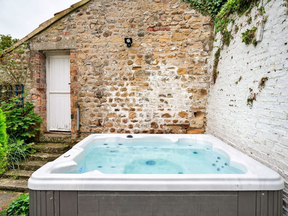 Shade, Mountain Range, Outdoor Structure, Eco Hotel, Deck, Outdoor Furniture, Garden, Chair, Landscaping, Hardwood