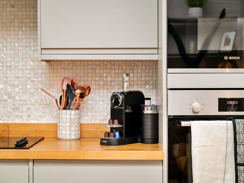 Shade, Mountain Range, Outdoor Structure, Eco Hotel, Deck, Outdoor Furniture, Garden, Chair, Landscaping, Hardwood