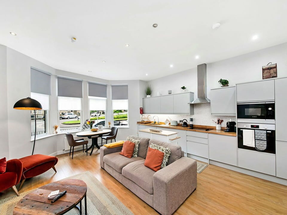 Shade, Mountain Range, Outdoor Structure, Eco Hotel, Deck, Outdoor Furniture, Garden, Chair, Landscaping, Hardwood