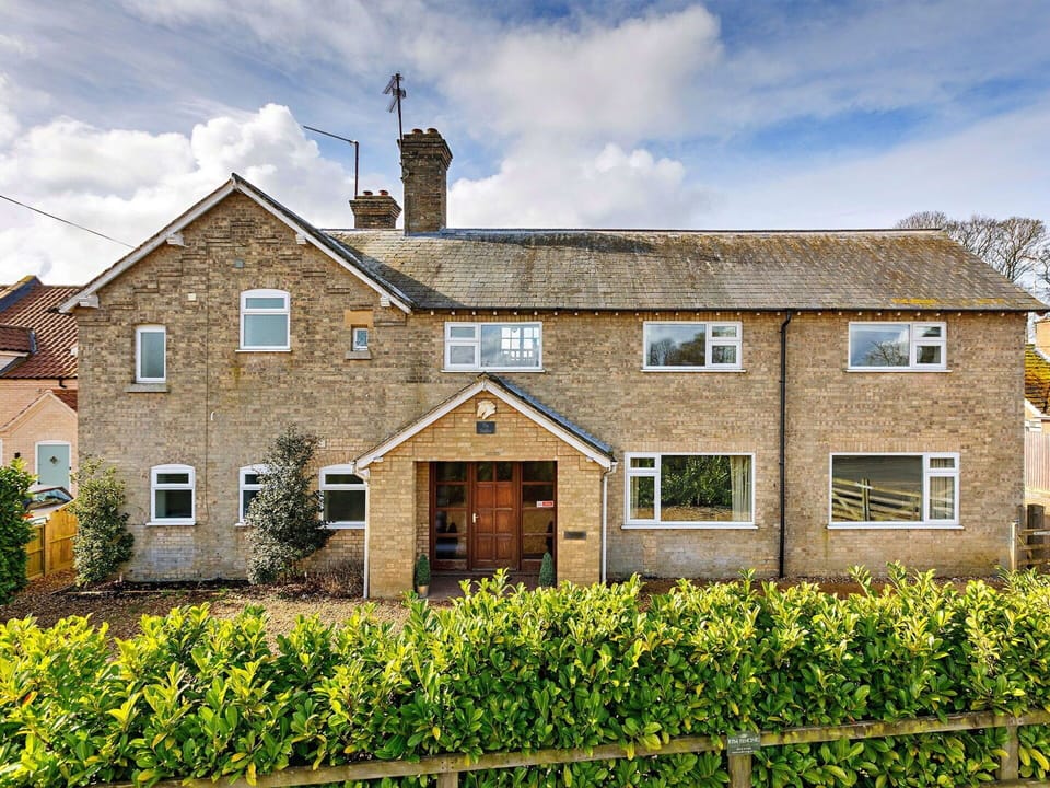 Deck, Shade, Hardwood, Outdoor Furniture, Balcony, Plank, Eco Hotel, Swimming Pool, Wood Flooring, Resort