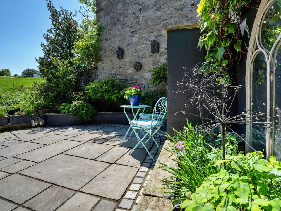 Deck, Shade, Hardwood, Outdoor Furniture, Balcony, Plank, Eco Hotel, Swimming Pool, Wood Flooring, Resort