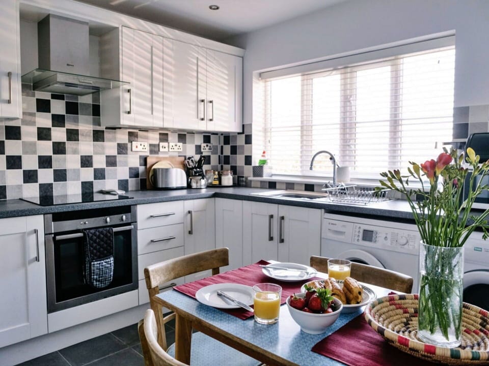 Apartment, Mountain Range, Valley, Alps, Hotel, Mountain Village