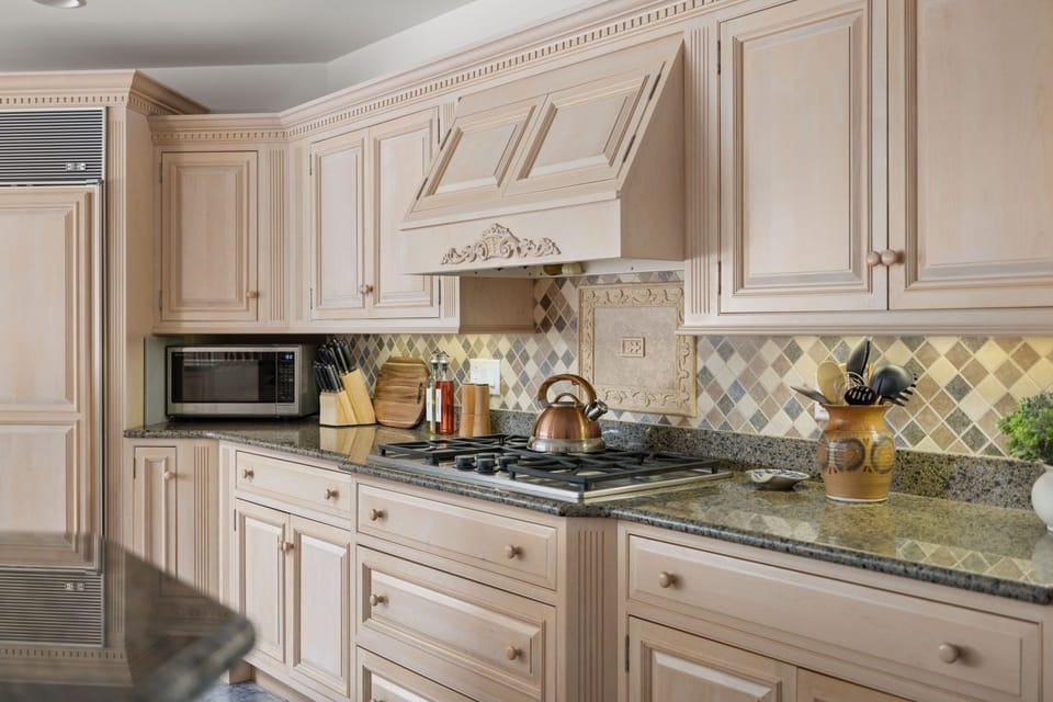 Moms and Dads- the kitchen is fully loaded. Plenty of plates, silverware, serve ware, glasses, pizza pans, crockpot, baking dishes and even a blender.