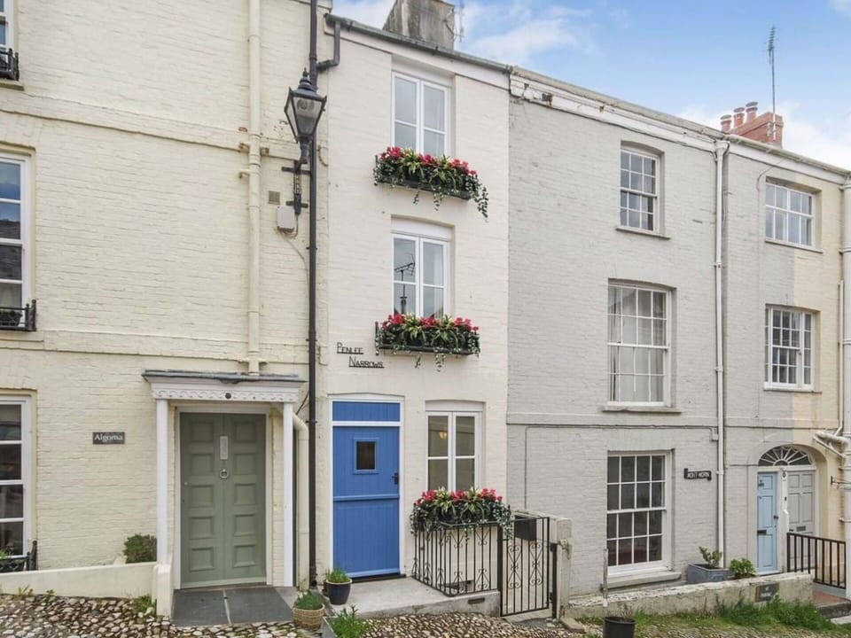 Kitchen, Interior Design, Countertop, Furniture, Flooring, Cabinetry, Kitchen Appliance, Plumbing Fixture, Lighting, Room