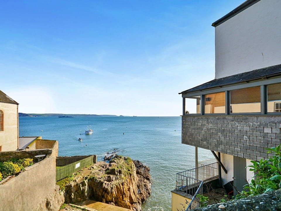 Coastal And Oceanic Landforms, Sea, Coast, Ocean, Shore, Balcony, Villa, Bay, Seaside Resort, Mansion