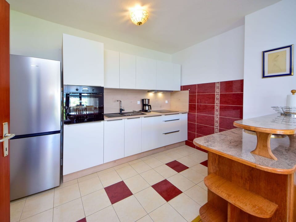 Flooring, Kitchen, Floor, Interior Design, Wood, Kitchen Appliance, Countertop, Major Appliance, Ceiling, Room
