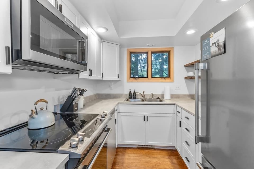 Fully stocked kitchen perfect for every meal moment.
