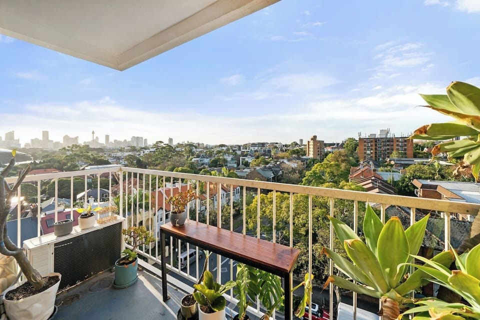 Step outside and take in sweeping vistas, from leafy Centennial rooftops to the silhouette of Sydney Tower—an ideal perch for fresh air.
