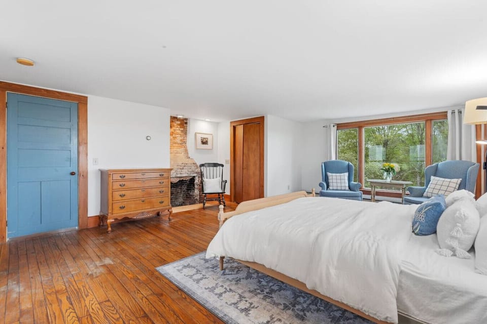 Bedroom Living Space