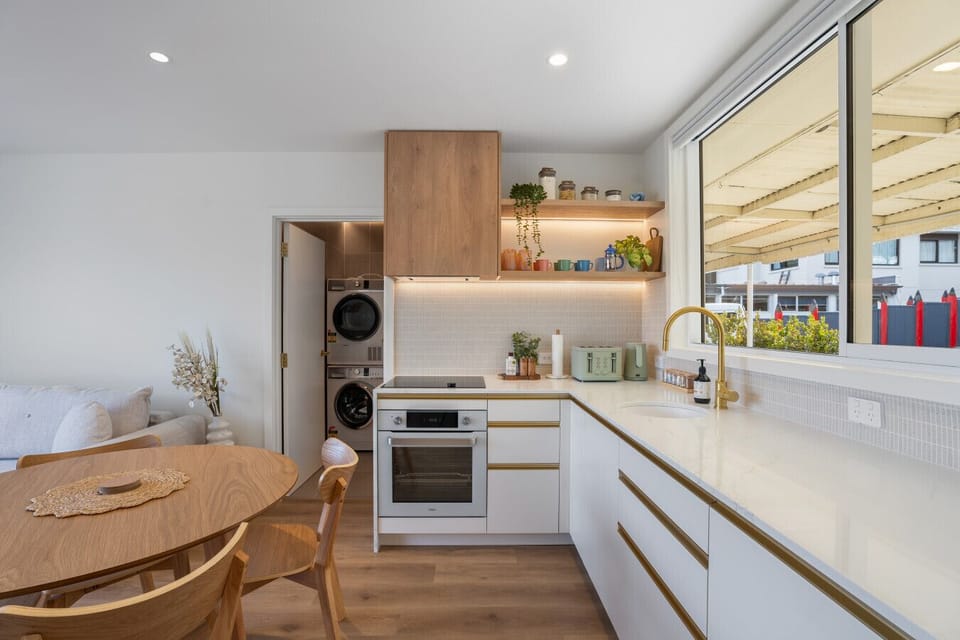 Kitchen & Dining Table