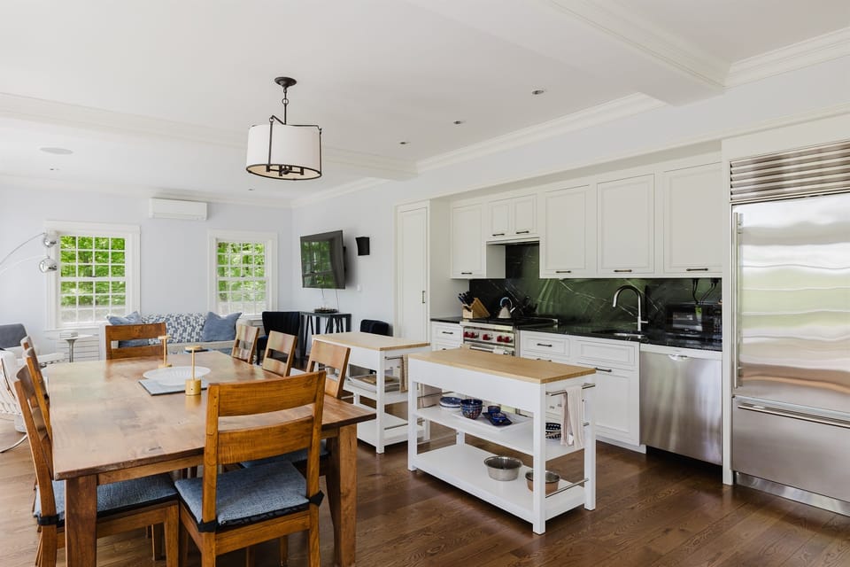 Kitchen & dining room overview