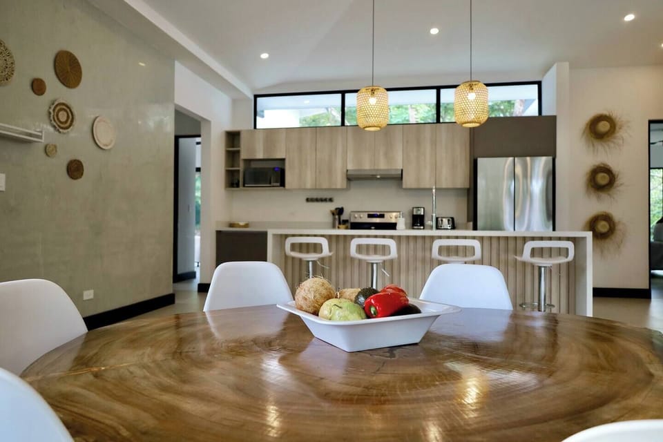 Plenty of seating for dinners together at our live wood table or while cooking together at the island. 