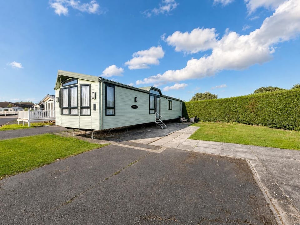 Looking for last minute weekend getaways? Enjoy a cosy staycation at Southview Holiday Park Lincolnshire, complete with comfortable bedrooms in a caravan.