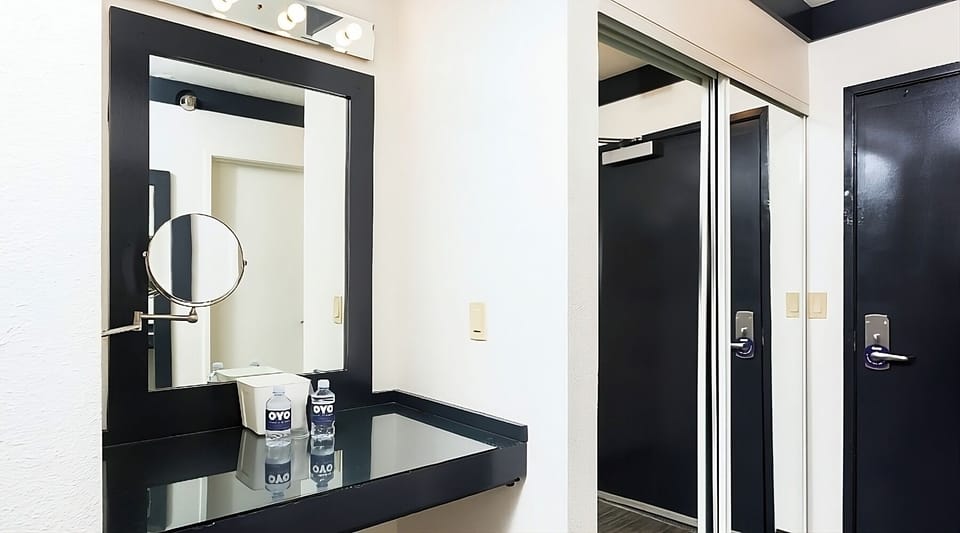 Full bathroom, there’s no need to bring a thing!