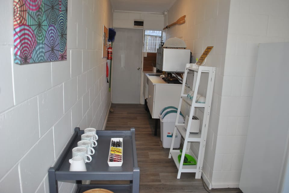 Kitchenette (2)