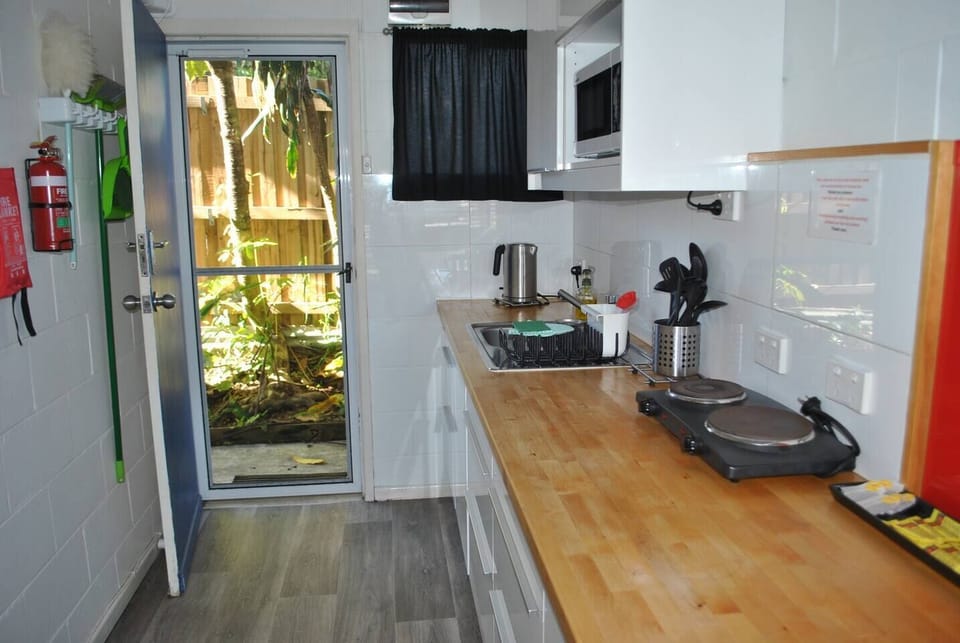 Kitchenette (2)