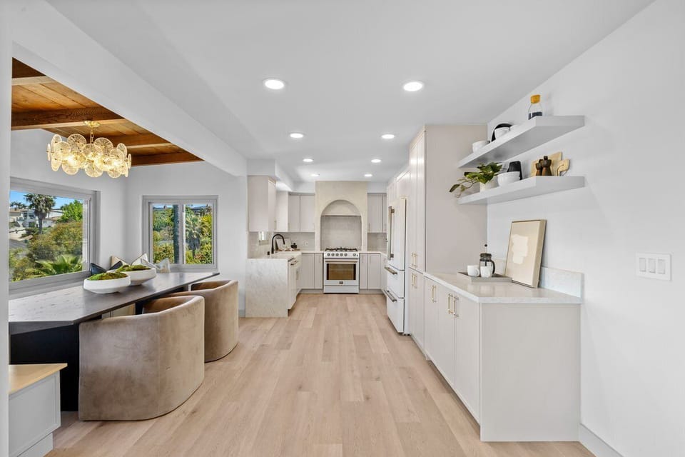 Seating for your whole crew, whether for breakfast or formal dinners