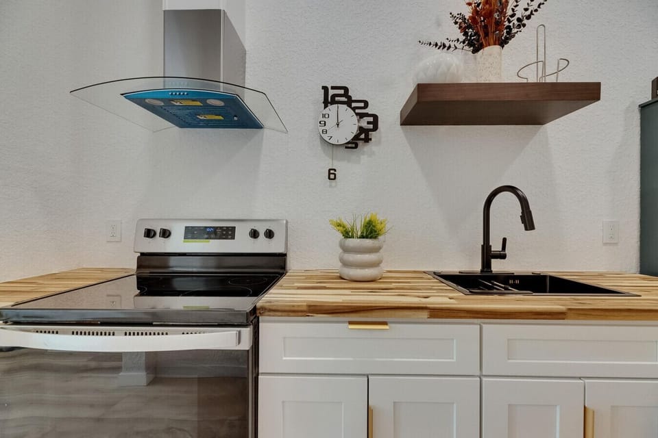 Fully Stocked Kitchen