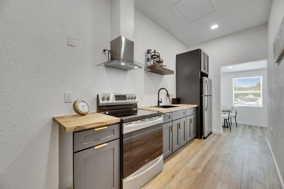Fully Stocked Kitchen